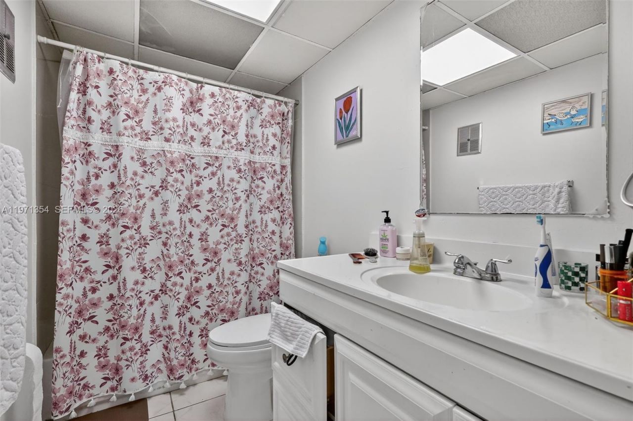 9678 Fontainebleau Blvd, Unit 410, Miami, FL 33172 Photo