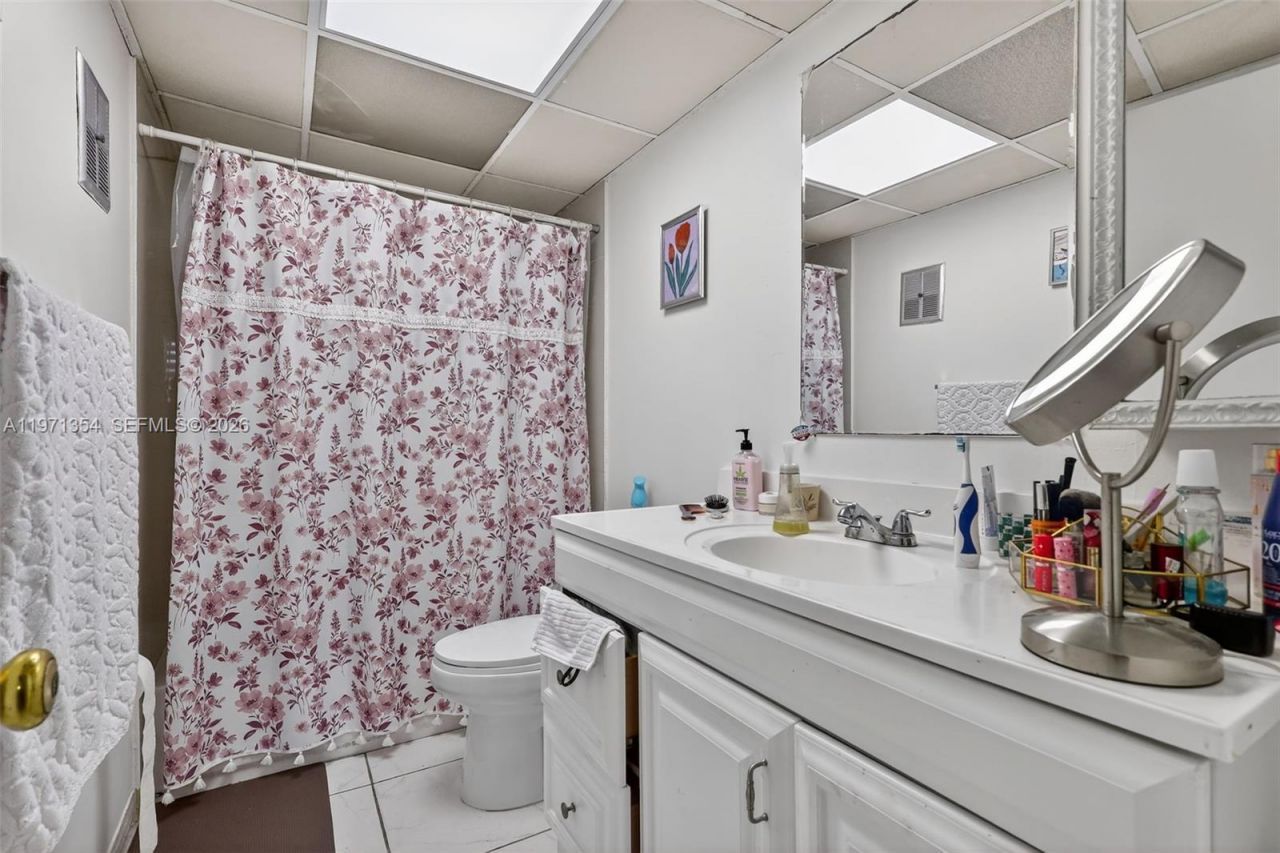 9678 Fontainebleau Blvd, Unit 410, Miami, FL 33172 Photo