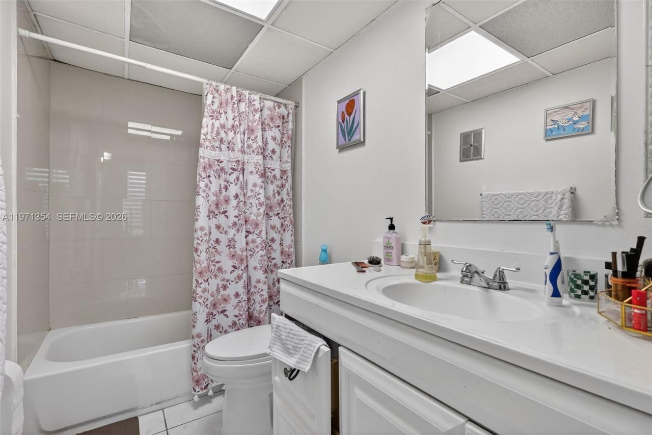 9678 Fontainebleau Blvd, Unit 410, Miami, FL 33172 Photo