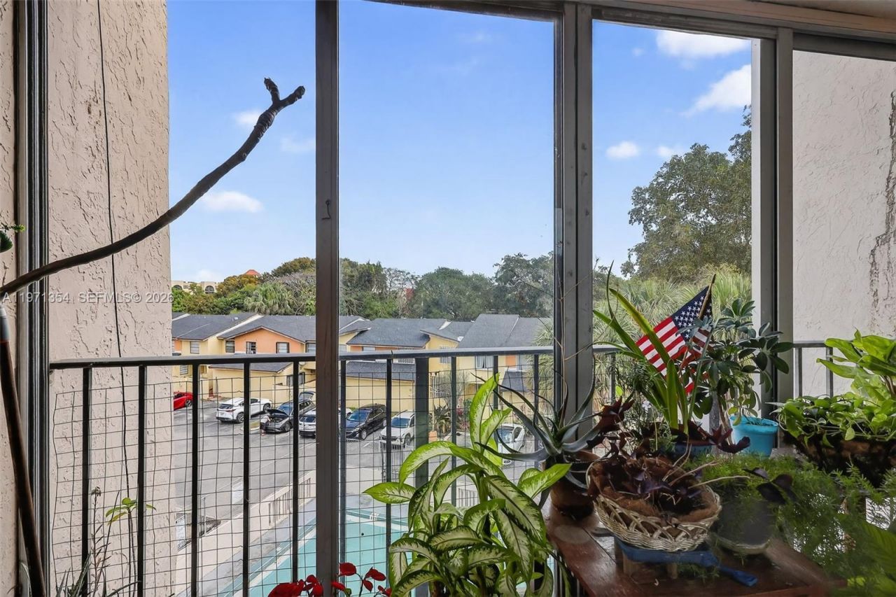 9678 Fontainebleau Blvd, Unit 410, Miami, FL 33172 Photo