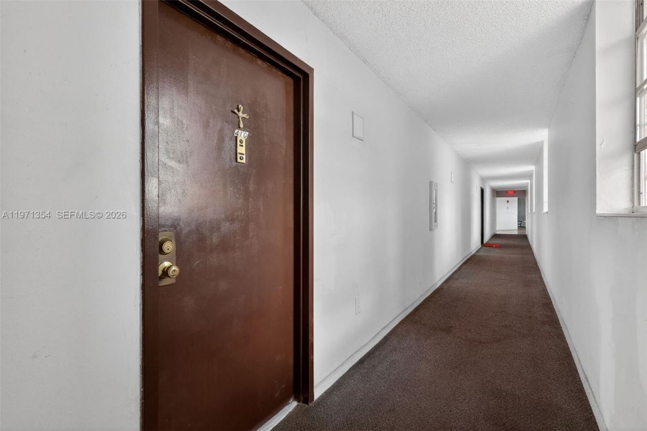 9678 Fontainebleau Blvd, Unit 410, Miami, FL 33172 Photo
