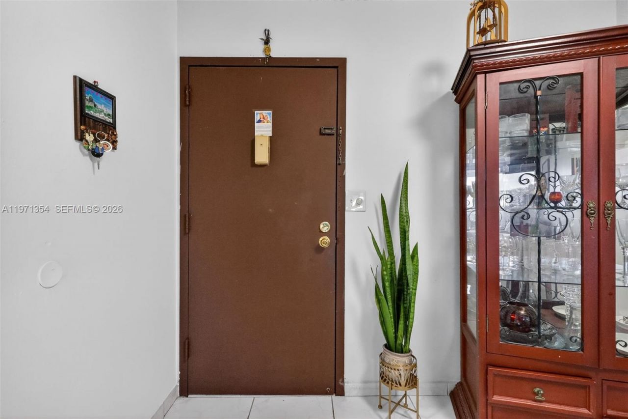 9678 Fontainebleau Blvd, Unit 410, Miami, FL 33172 Photo