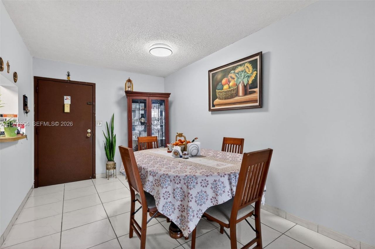 9678 Fontainebleau Blvd, Unit 410, Miami, FL 33172 Photo