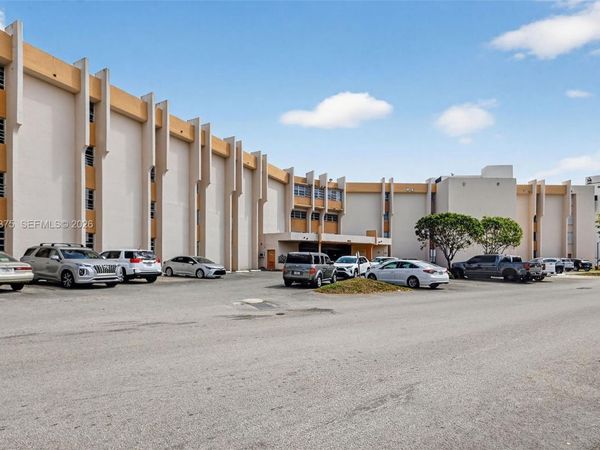 9678 Fontainebleau Blvd, Unit 411, Miami, FL 33172