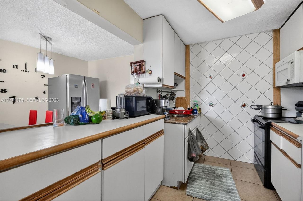 9678 Fontainebleau Blvd, Unit 411, Miami, FL 33172 Photo