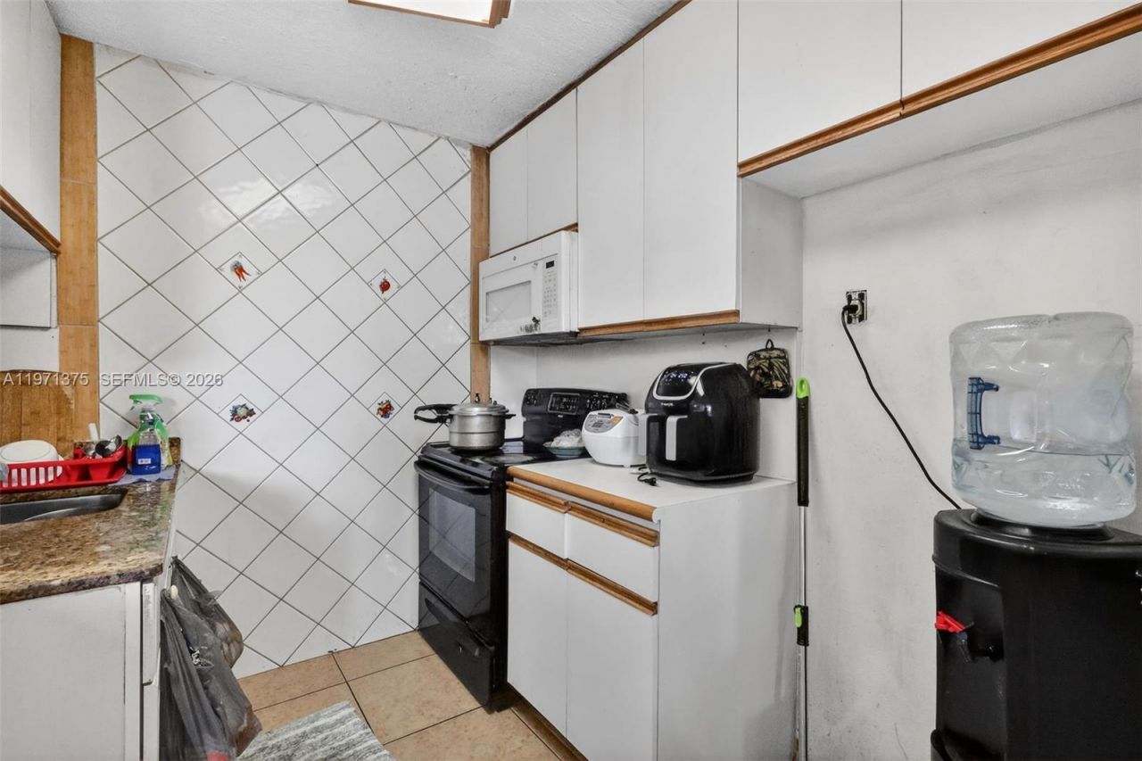 9678 Fontainebleau Blvd, Unit 411, Miami, FL 33172 Photo