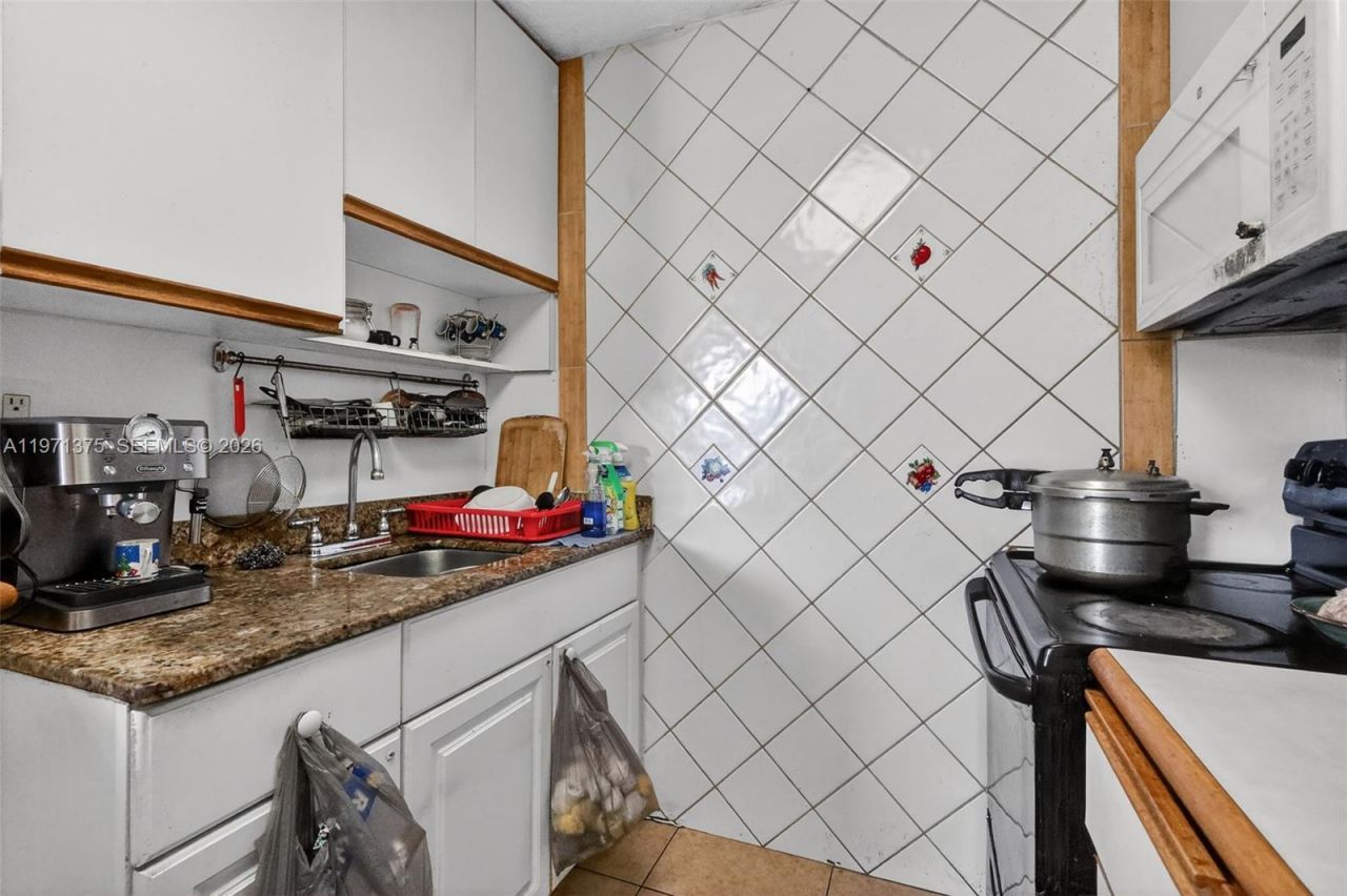 9678 Fontainebleau Blvd, Unit 411, Miami, FL 33172 Photo