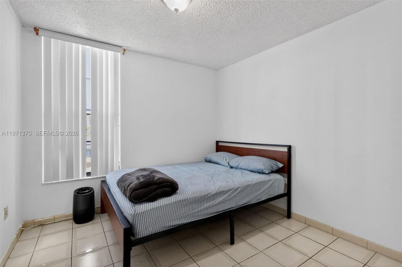 9678 Fontainebleau Blvd, Unit 411, Miami, FL 33172 Photo