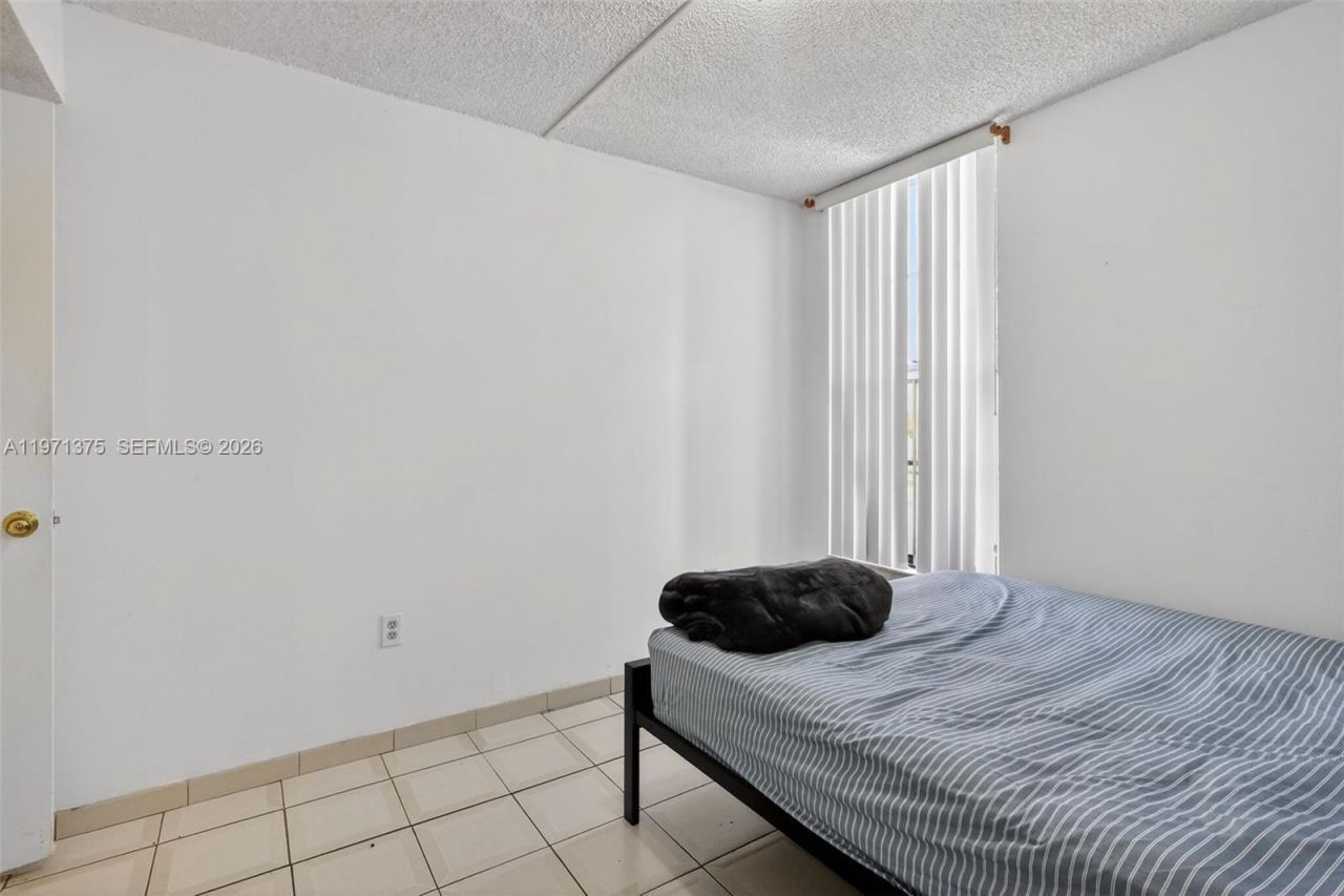 9678 Fontainebleau Blvd, Unit 411, Miami, FL 33172 Photo