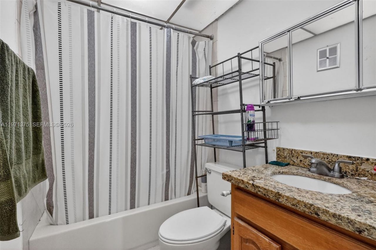 9678 Fontainebleau Blvd, Unit 411, Miami, FL 33172 Photo