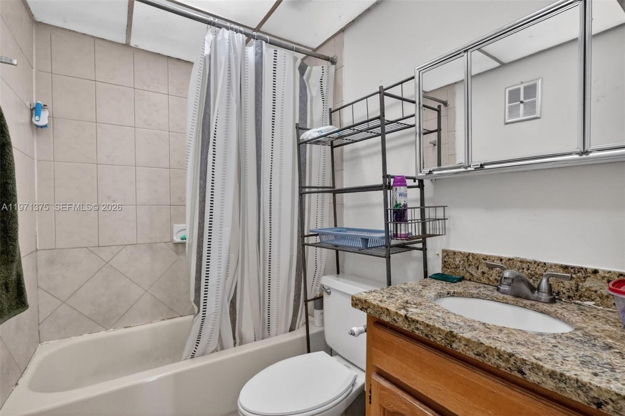 9678 Fontainebleau Blvd, Unit 411, Miami, FL 33172 Photo