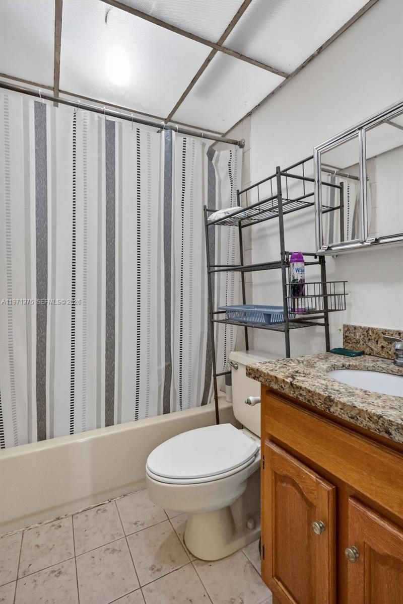 9678 Fontainebleau Blvd, Unit 411, Miami, FL 33172 Photo