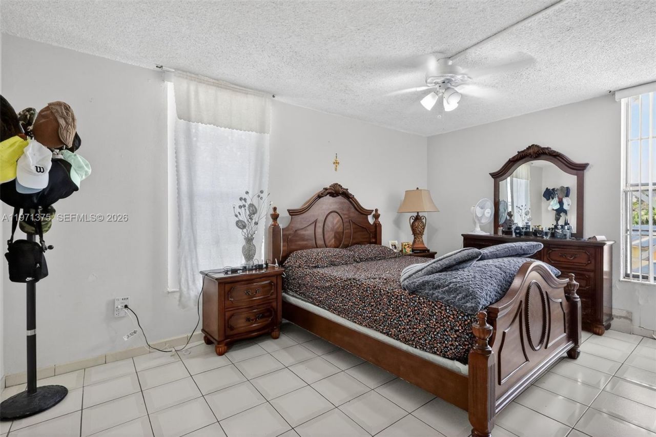 9678 Fontainebleau Blvd, Unit 411, Miami, FL 33172 Photo