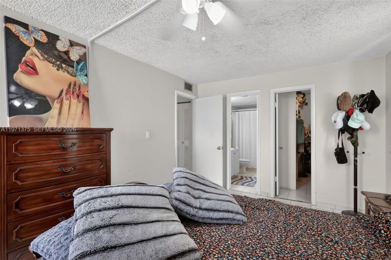 9678 Fontainebleau Blvd, Unit 411, Miami, FL 33172 Photo