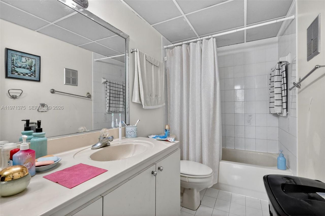 9678 Fontainebleau Blvd, Unit 411, Miami, FL 33172 Photo