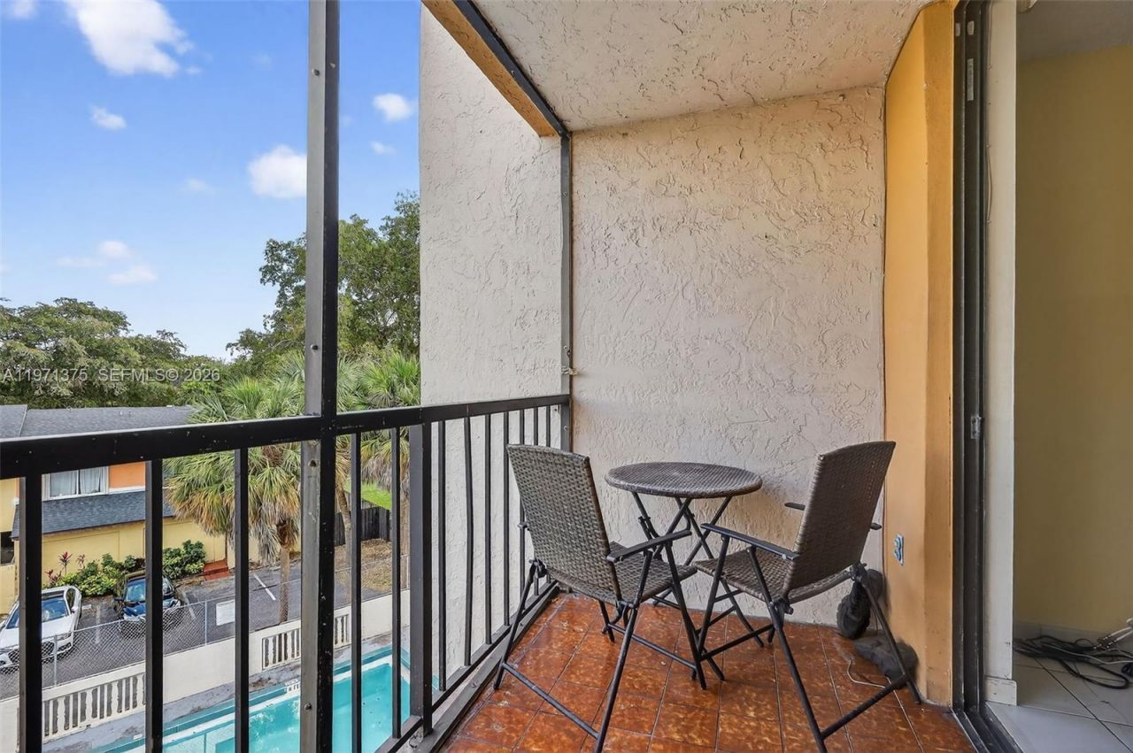 9678 Fontainebleau Blvd, Unit 411, Miami, FL 33172 Photo