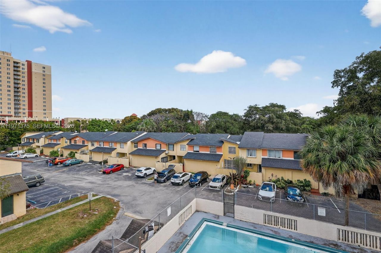 9678 Fontainebleau Blvd, Unit 411, Miami, FL 33172 Photo