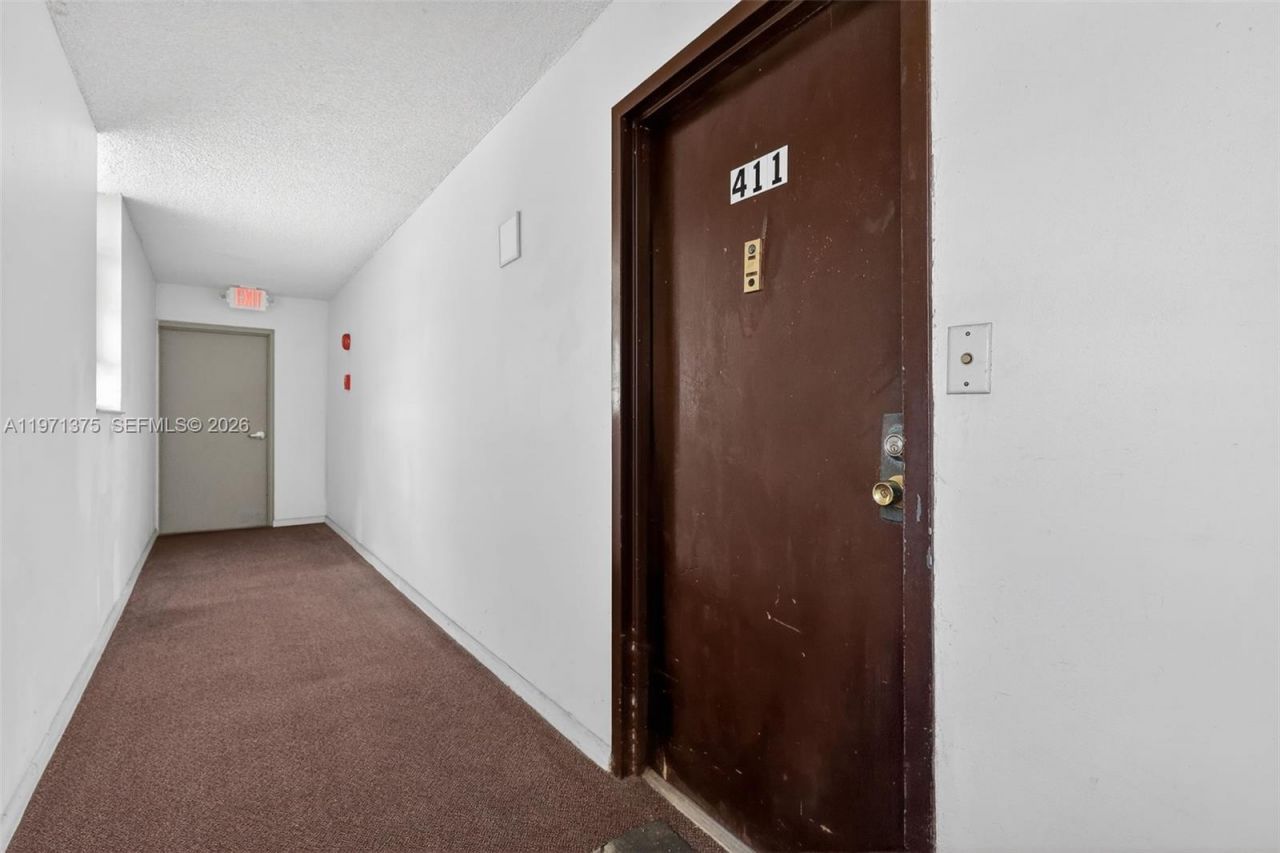 9678 Fontainebleau Blvd, Unit 411, Miami, FL 33172 Photo