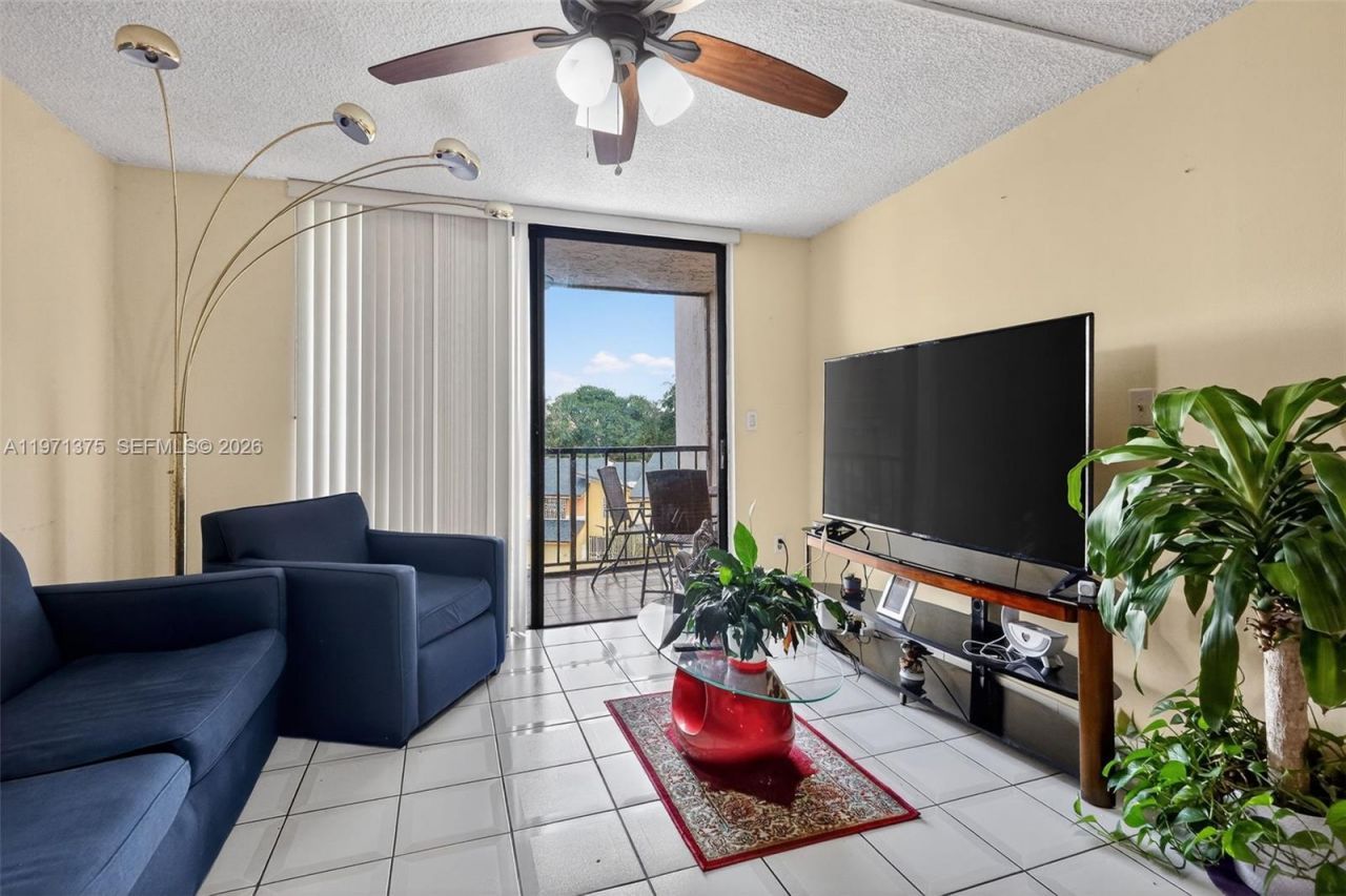 9678 Fontainebleau Blvd, Unit 411, Miami, FL 33172 Photo