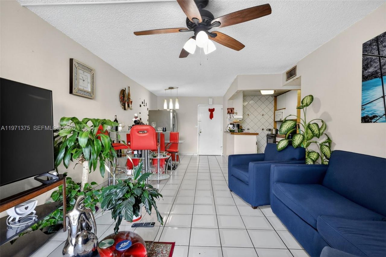 9678 Fontainebleau Blvd, Unit 411, Miami, FL 33172 Photo