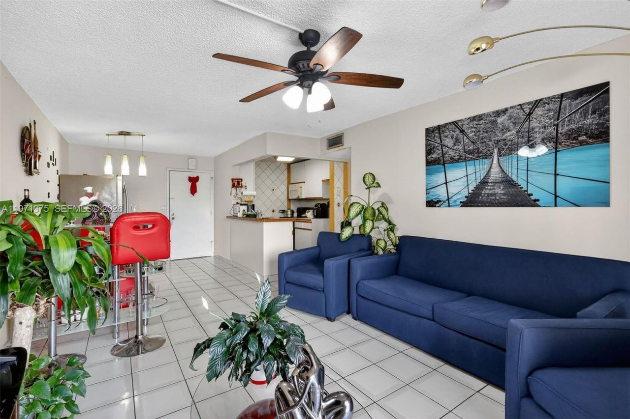 9678 Fontainebleau Blvd, Unit 411, Miami, FL 33172 Photo