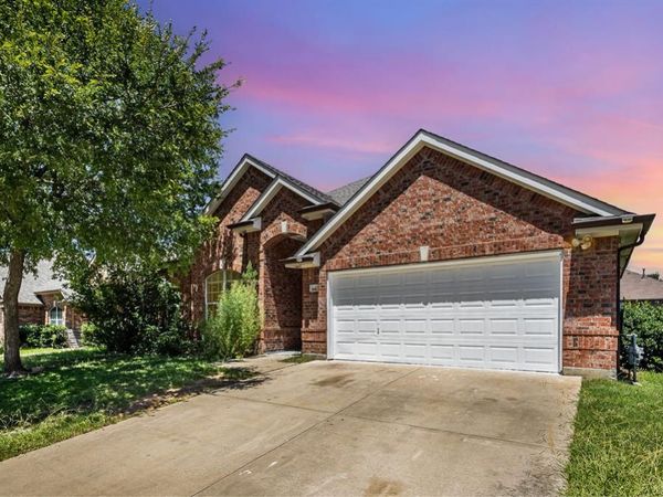 601 Valencia Drive, Arlington, TX 76002