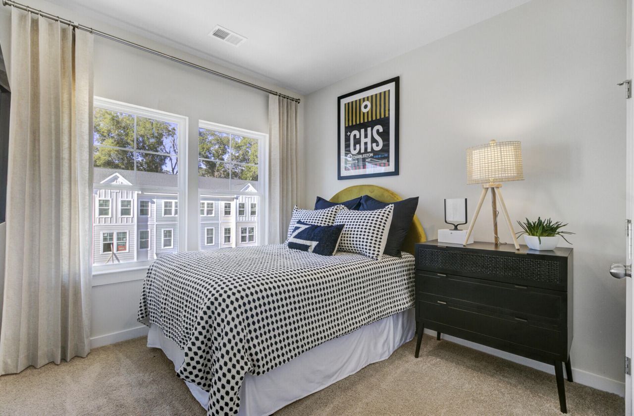 453 Caledon Court Photo 40