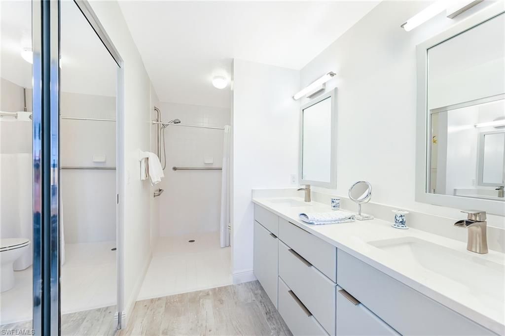 651 Wiggins Lake Dr, Unit 102, Naples, FL 34110 Photo