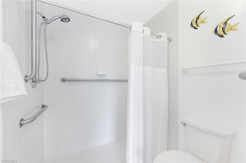 651 Wiggins Lake Dr, Unit 102, Naples, FL 34110 Photo