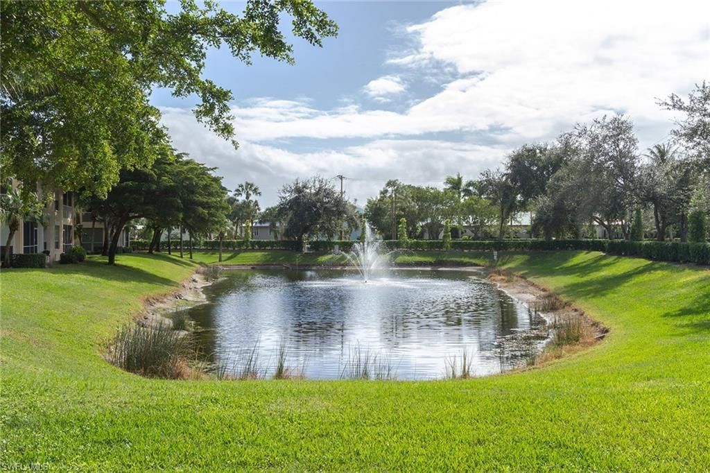651 Wiggins Lake Dr, Unit 102, Naples, FL 34110 Photo