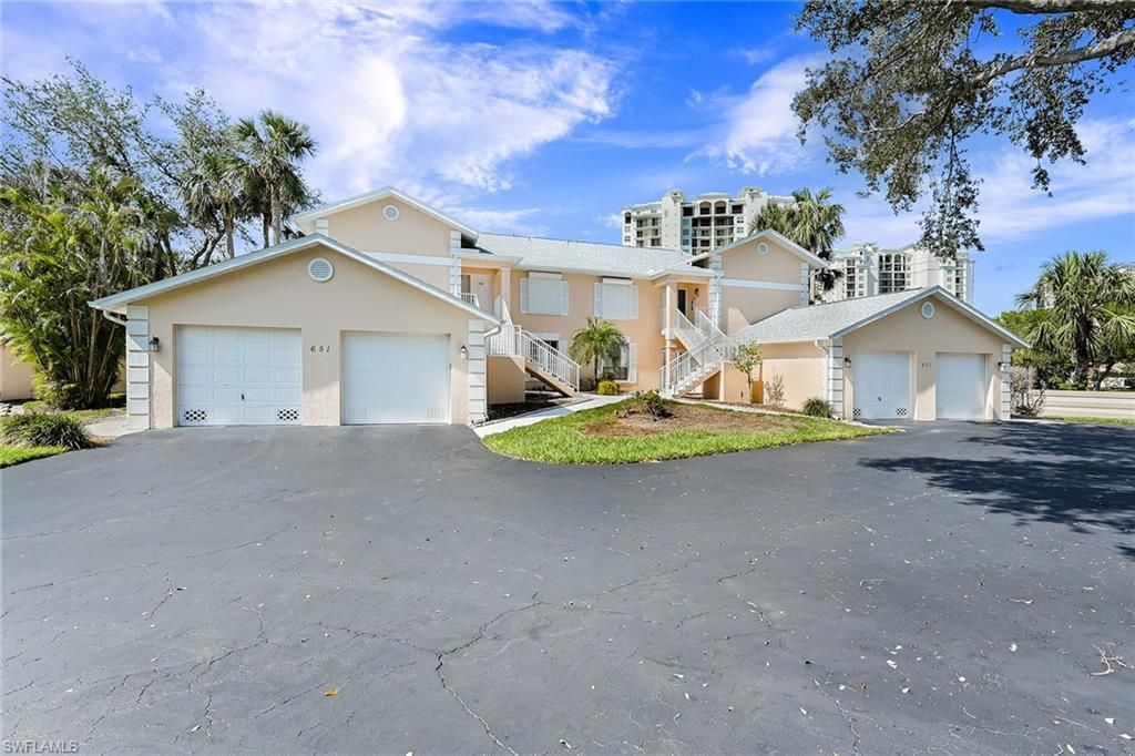651 Wiggins Lake Dr, Unit 102, Naples, FL 34110 Photo