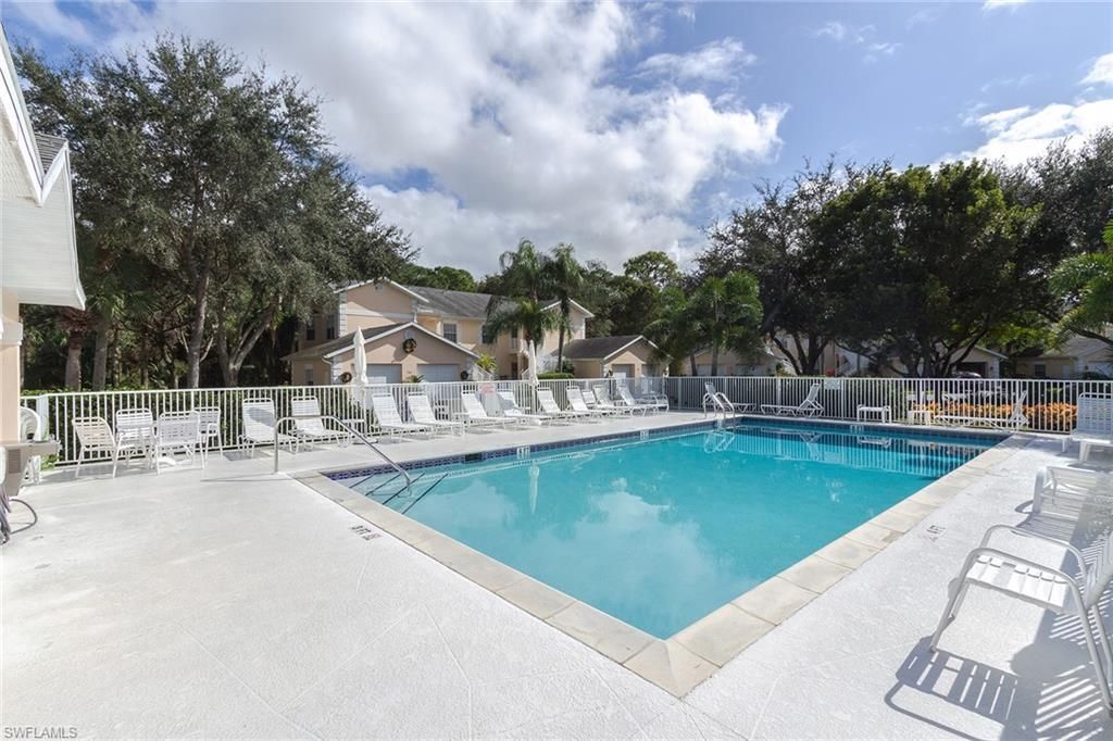 651 Wiggins Lake Dr, Unit 102, Naples, FL 34110 Photo