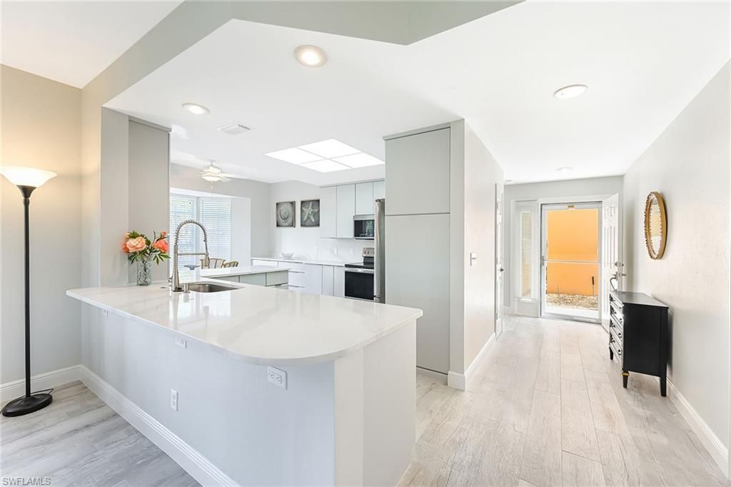 651 Wiggins Lake Dr, Unit 102, Naples, FL 34110 Photo