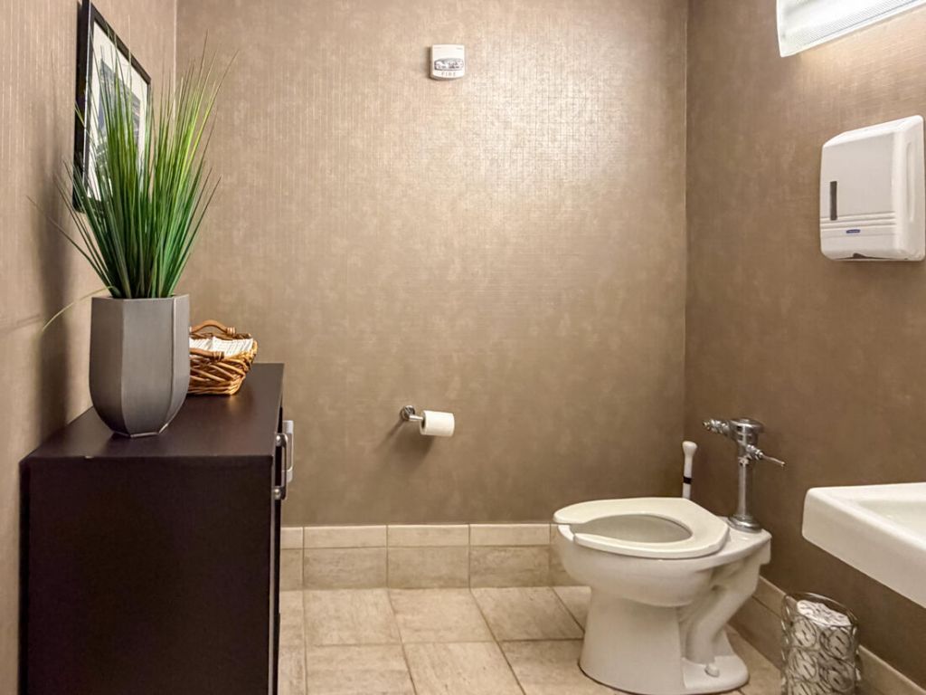 18 Broad Street Photo 8