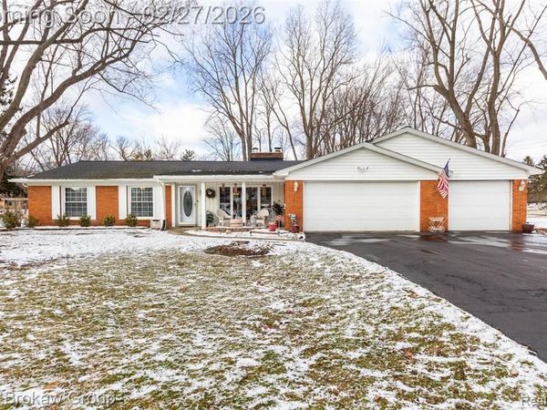 2020 Charnwood Drive, Troy, MI 48098