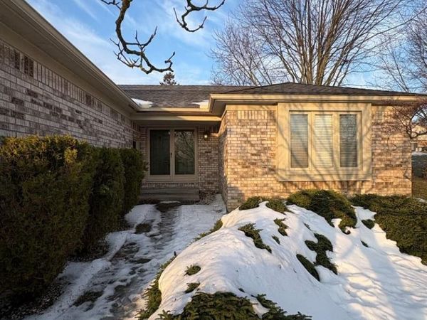 2090 Cumberland Road, Rochester, MI 48307