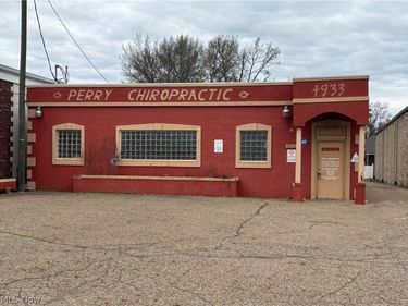 4933 Tuscarawas Street W, Canton, OH 44708