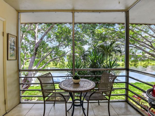 203 Oxford 100, West Palm Beach, FL 33417