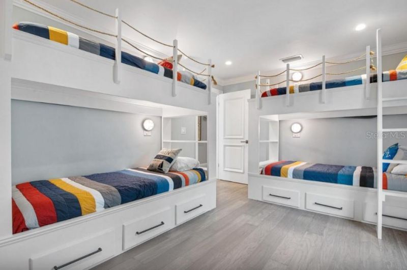 110 10th Street S, Bradenton Beach, FL 34217 Photo