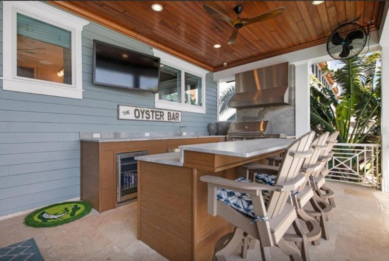 110 10th Street S, Bradenton Beach, FL 34217 Photo