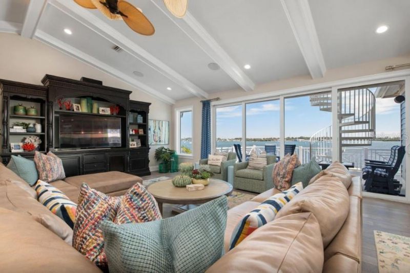 110 10th Street S, Bradenton Beach, FL 34217 Photo