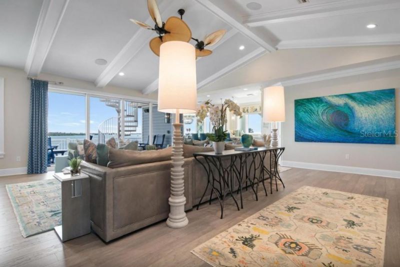 110 10th Street S, Bradenton Beach, FL 34217 Photo