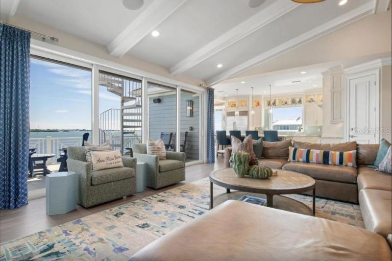 110 10th Street S, Bradenton Beach, FL 34217 Photo