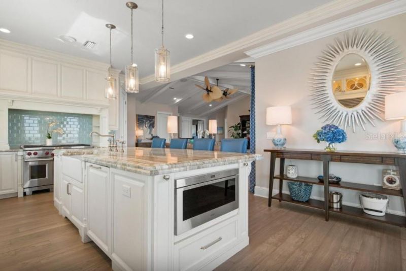 110 10th Street S, Bradenton Beach, FL 34217 Photo