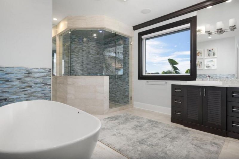 110 10th Street S, Bradenton Beach, FL 34217 Photo