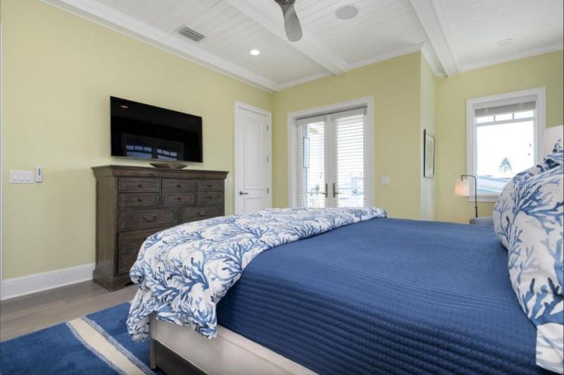 110 10th Street S, Bradenton Beach, FL 34217 Photo