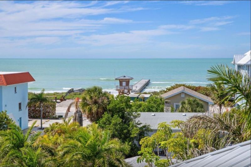 110 10th Street S, Bradenton Beach, FL 34217 Photo