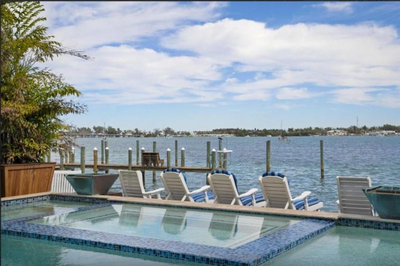 110 10th Street S, Bradenton Beach, FL 34217 Photo