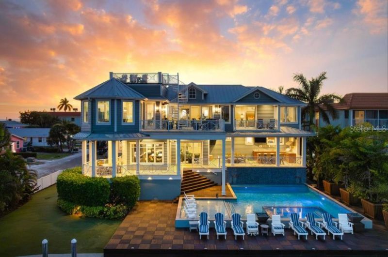 110 10th Street S, Bradenton Beach, FL 34217 Photo