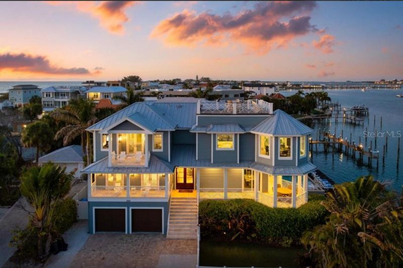 110 10th Street S, Bradenton Beach, FL 34217 Photo